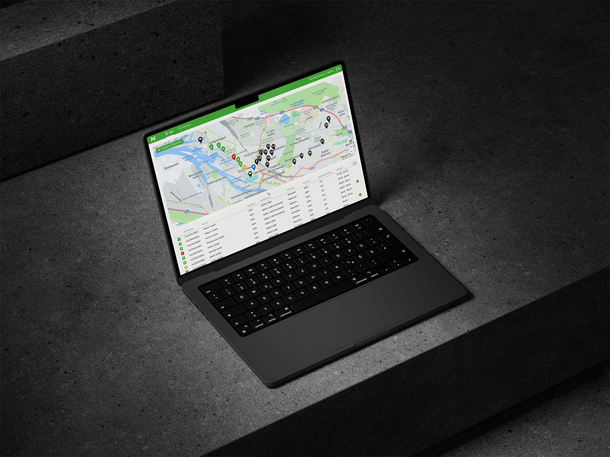 Laptop mit Kartenansicht zur digitalen Tourenplanung
