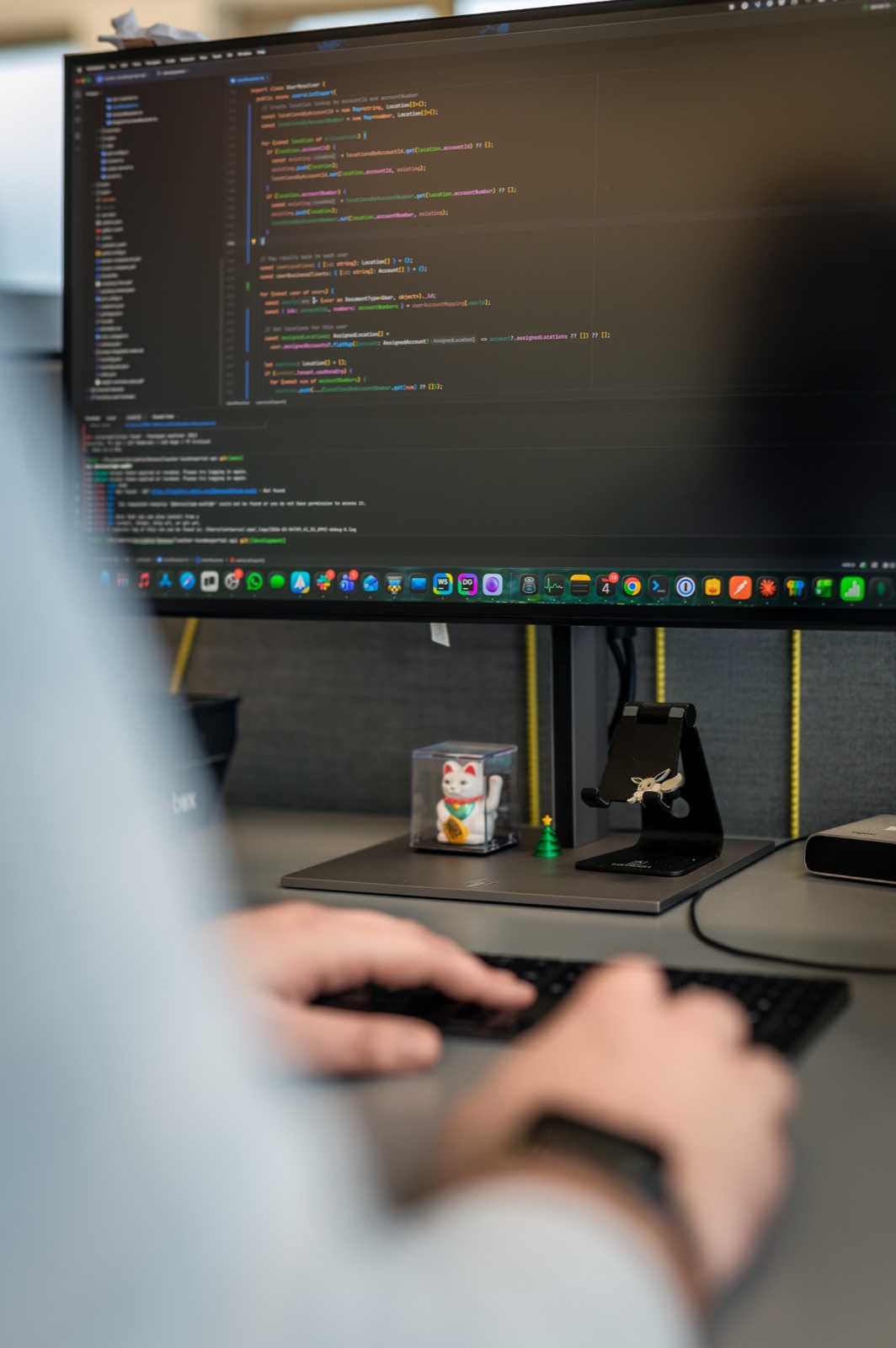Quellcode auf einem Bildschirm während der Softwareentwicklung